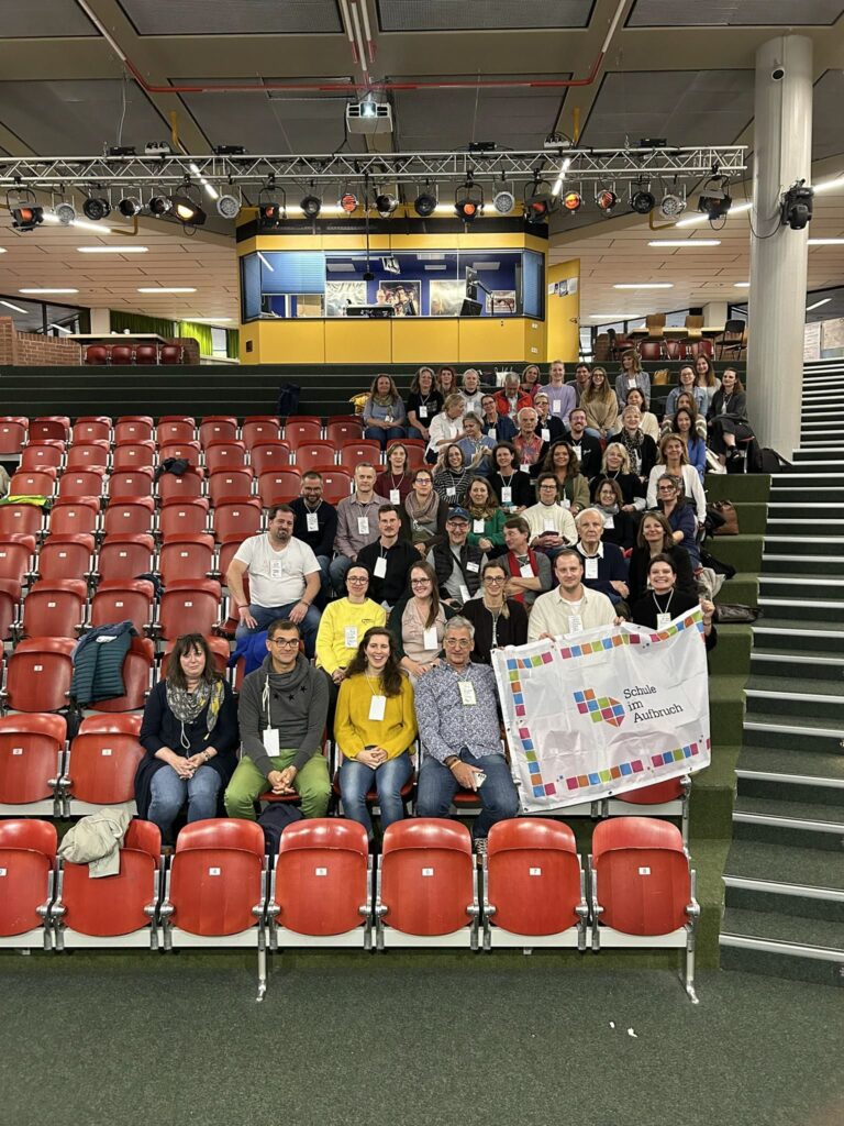 Ein Foto der Schule im Aufbruch Community